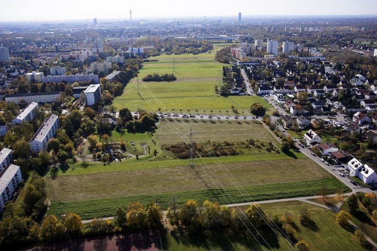 Luftbild der Parkmeile Feldmochinger Anger
