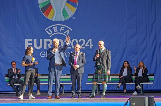 OB Reiter mit Lord Provost bei der Eröffnung der Fan Zone