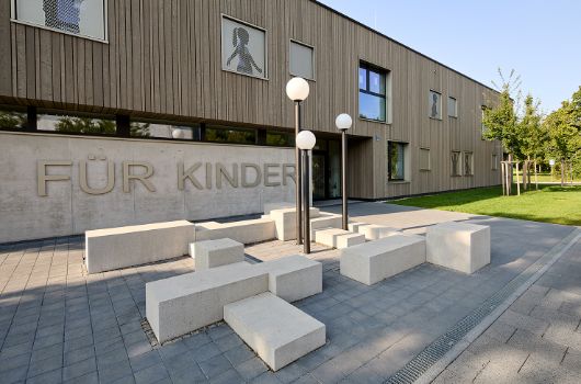 ... funktionale Plastik zum Sitzen... 