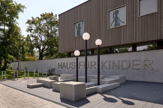 ... und Spielen im Eingangsbereich