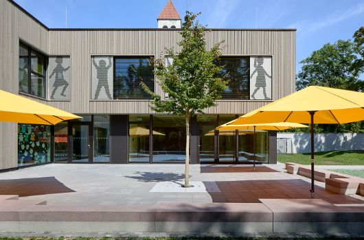 ... zum Sitzen und Bespielen