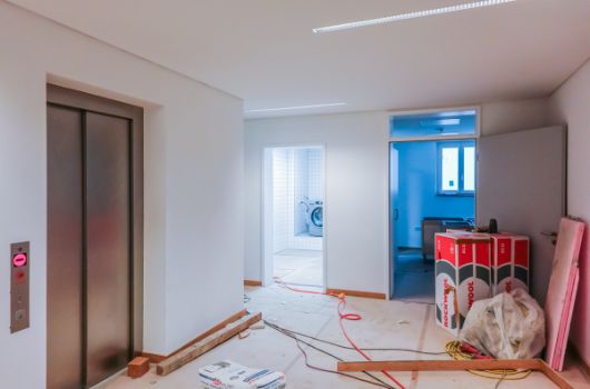 Aufzug und Waschmaschinenraum