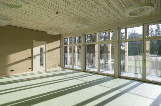 Gruppenraum mit Blick ins Grüne