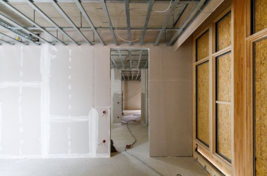 Montage der Deckenunterkonstruktion