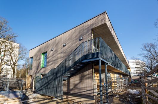 Süd-West Ansicht mit Fluchtbalkonen