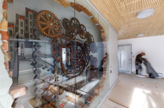 CLICKCLOCK Kunst am Bau im Elternwartebereich