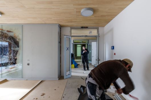 Bodenbelagsarbeiten im Elternwartebereich