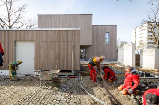 Ostansicht mit Technikgebäude