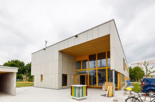 Vorplatz Haupteingang