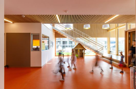 Lichtdurchflutetes Foyer