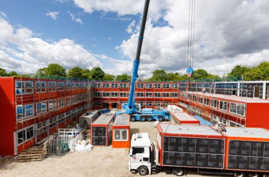 Anlieferung der mobilen Raumeinheiten