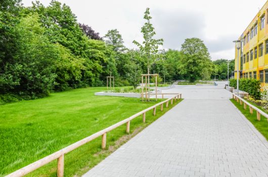 Nordöstlicher Pausenhofbereich, Zugang Würmseestraße 71