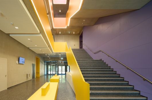 Treppenhaus Erdgeschoss - Mittelschule 