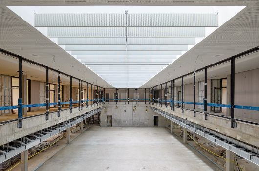 Akustikdecke über der Mensa