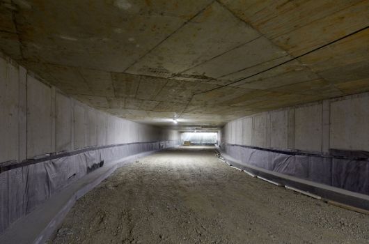 Einfahrtstunnel zur Tiefgarage