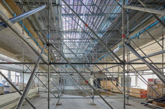 Zentraler Bereich - Mensa und Pausenhalle