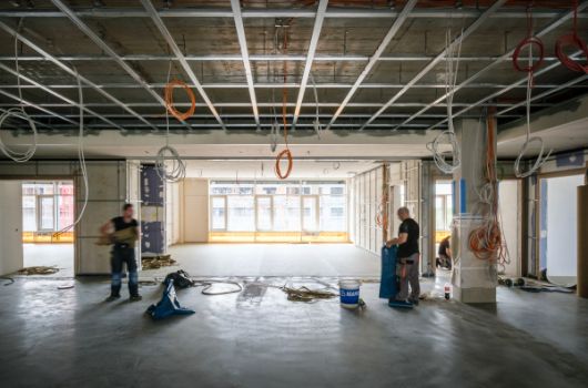 Bodenbelagsarbeiten in den Obergeschosse der Grundschule