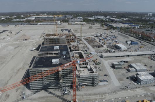 Seitenansicht Grundschule in Blickrichtung Osten
