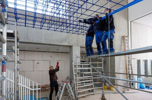 Kunst am Bau - Montage Blaue Wolke Gymnasium