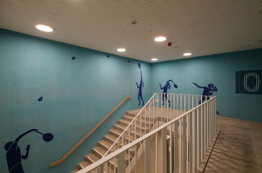 Treppenhaus zum Untergeschoss - Grundschule 