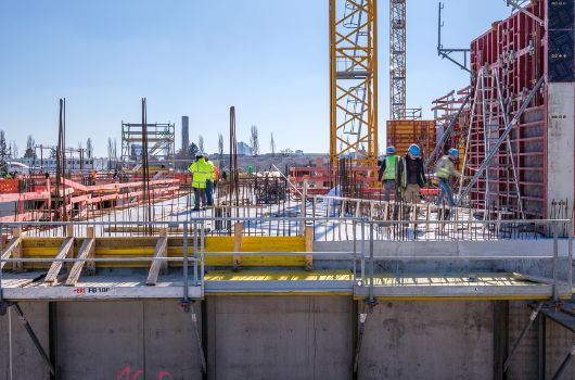 Vorbereitung Schalung neuer Wände der Grundschule