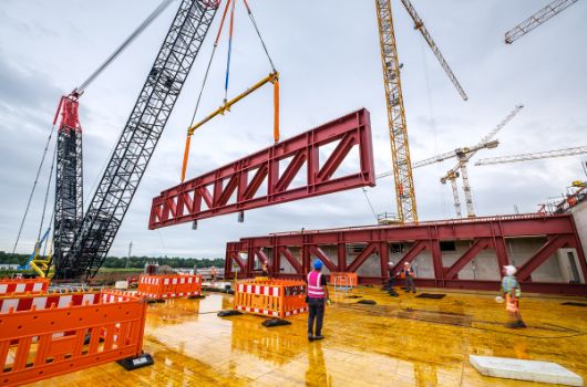 Stahlträger 2 schwebt ein