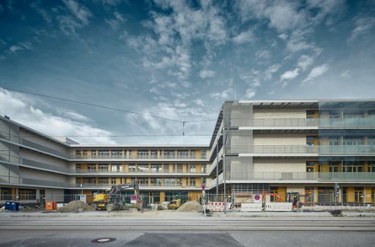 Ansicht Vorplatz Aschauer Straße während der Bauzeit