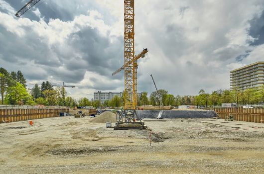 Baugrube Sporthalle und Grundschule