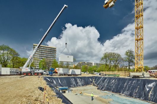 Anlieferung der Baucontainer