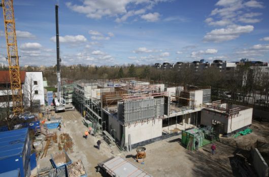 Die weiteren Geschosse folgen und das Gerüst wächst mit.