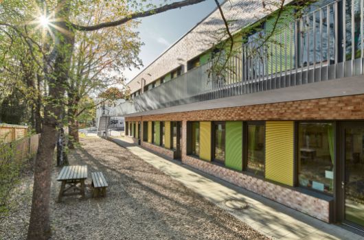 Südseite Neubau Haus 10a mit geschütztem Baumbestand