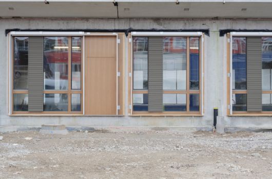 Holzfensterelemente mit Lüftungsflügel und Fluchttüre