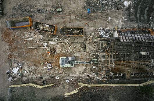 Abbrucharbeiten des ersten Schulgebaeudes Traunsteiner Straße 2