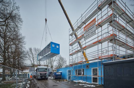 Abbau der einzelnen Module mittels Autokranes