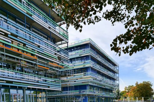 FOS für Sozialwesen (Gebäude C – rechts im Bild) und Gebäude A (Gesamtschule)