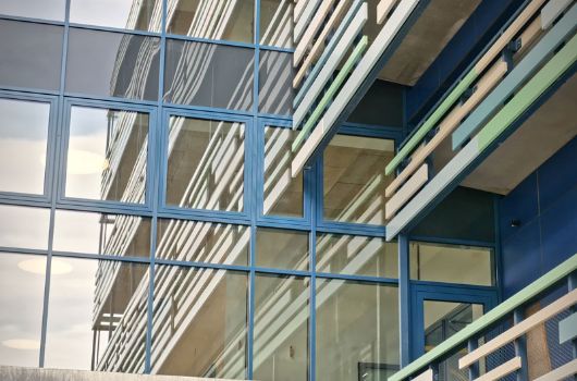 Fassade Eingangsbereich der FOS für Sozialwesen