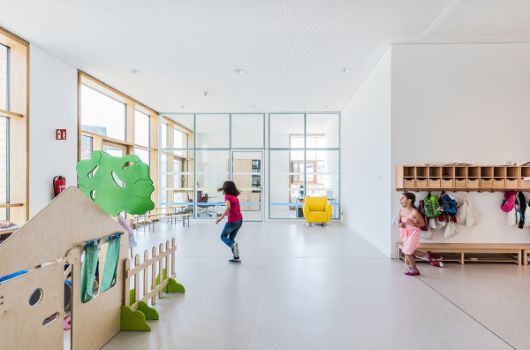 Flurspielzone mit Garderoben