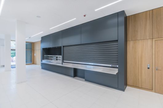 Speisetheke in der Mensa