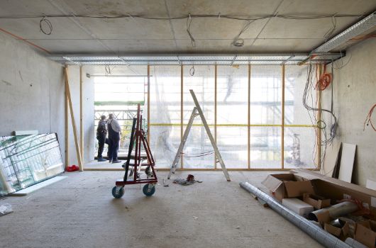 Fassadenarbeiten im Klassentrakt