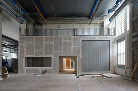 Die Meisterboxen werden mit Gläsern versehen, wie hier in der Maurerhalle