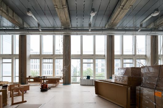 Hier werden die Werkbänke aufgebaut