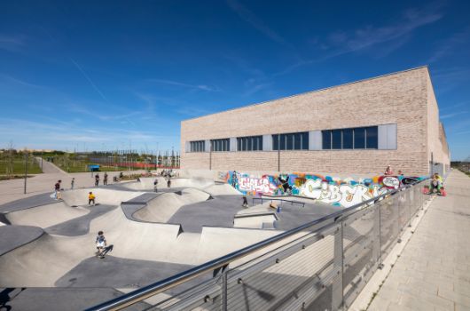 Die Skateanlage erweitert das Sport- und Freizeitangebot auf dem Gelände.