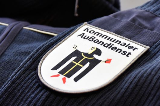 KAD Detail Jacke und Dienstwappen