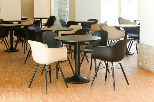 Bereich mit Stühlen