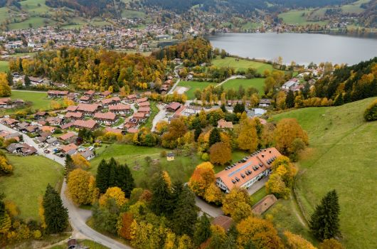 Krainsberger Hof – Luftaufnahme mit Schliersee