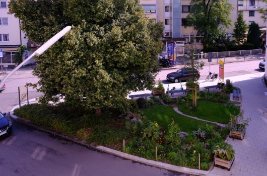 Entenbachplatz Schaufel und Ente