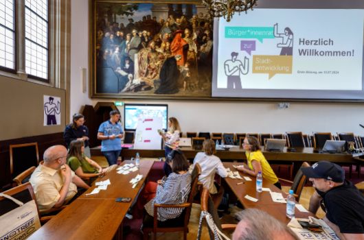 Erste Sitzung des Bürger*innenrats im Neuen Rathaus