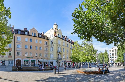 Collage 2 Umgestalteter Harras