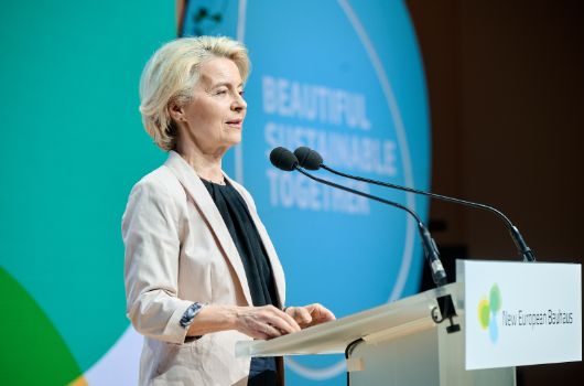 Ursula von der Leyen hält die Eröffnungsansprache beim NEB Festival