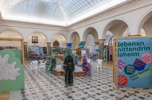 Blick in die Rathausgalerie auf die Jahresausstellung 2024